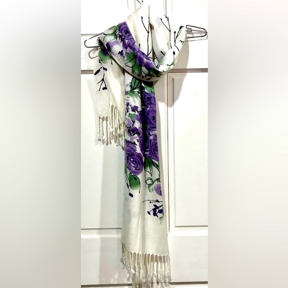 SHAWL/SCARF white with floral design extra long and fringed size 27 x 69 NWOT - Picture 3 of 13
